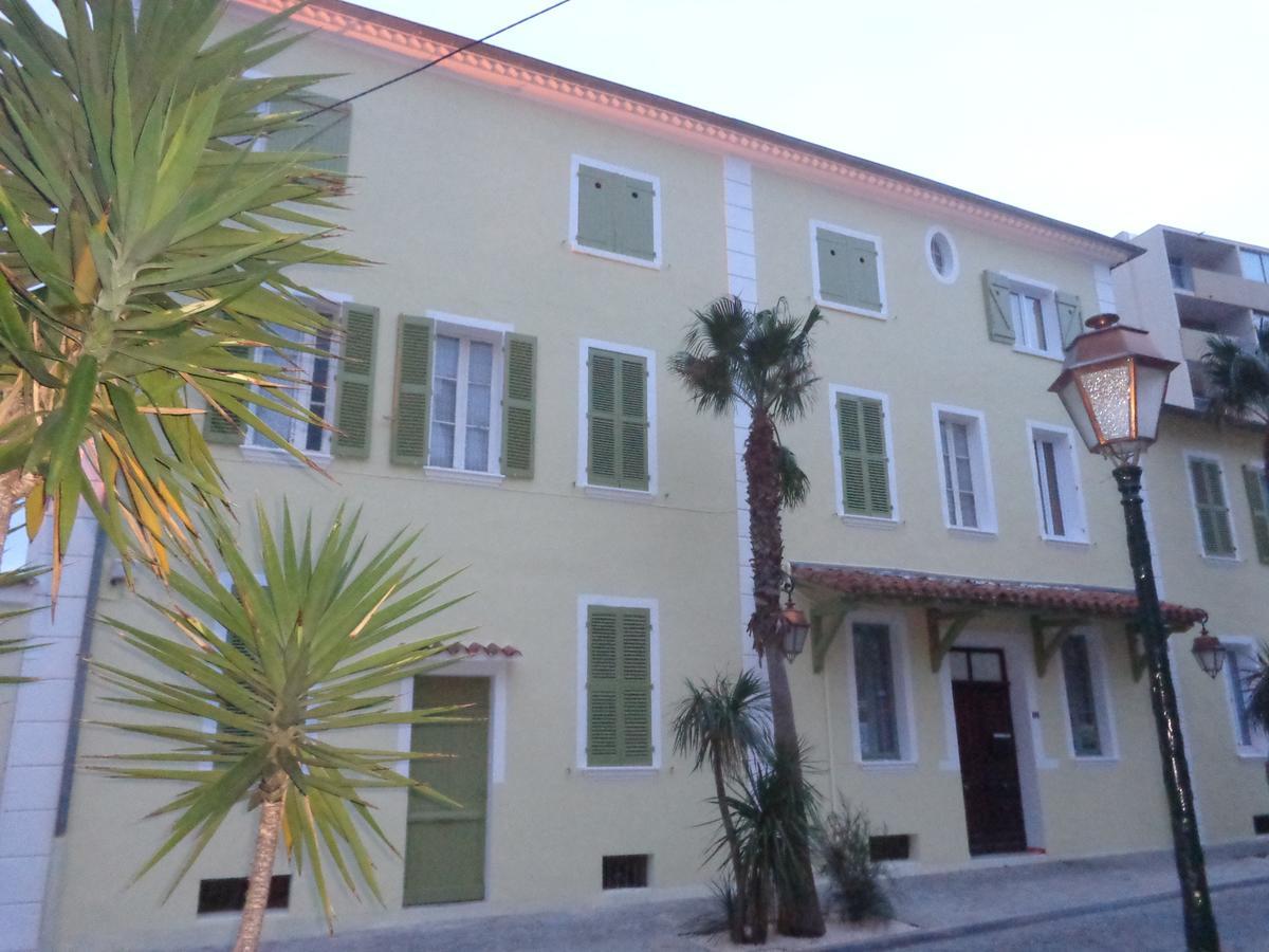 Hotel L'Ilot Fleuri Le Lavandou Exterior foto
